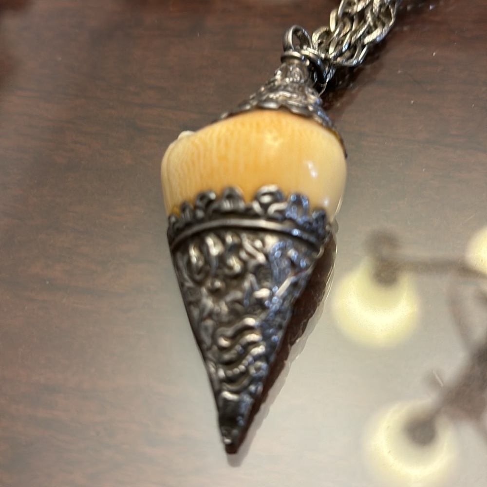 Large Statement Necklace Shell - Picture 8 of 9